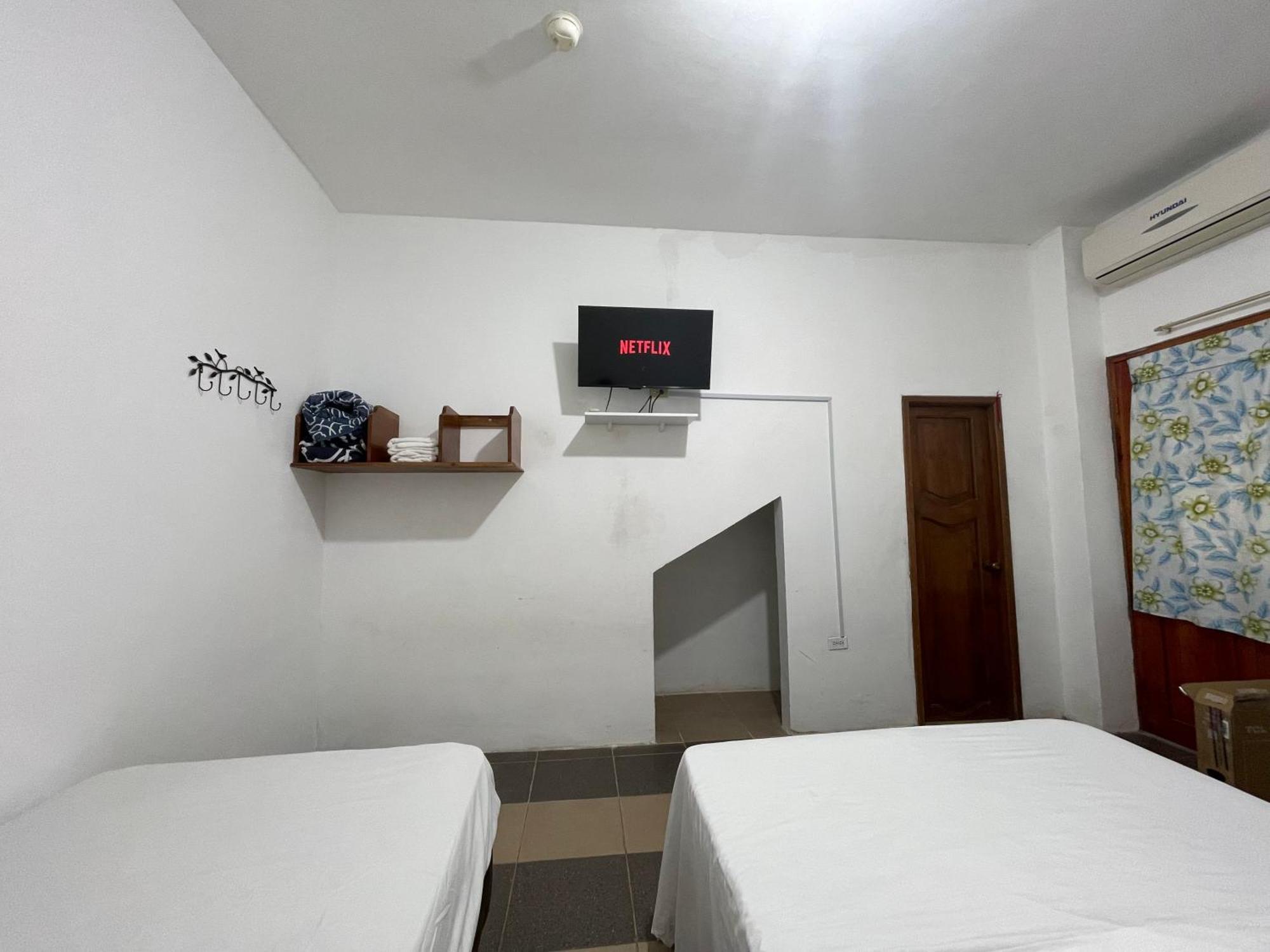 Casa De Huespedes "Darling" Hotel Puerto Baquerizo Moreno Ngoại thất bức ảnh
