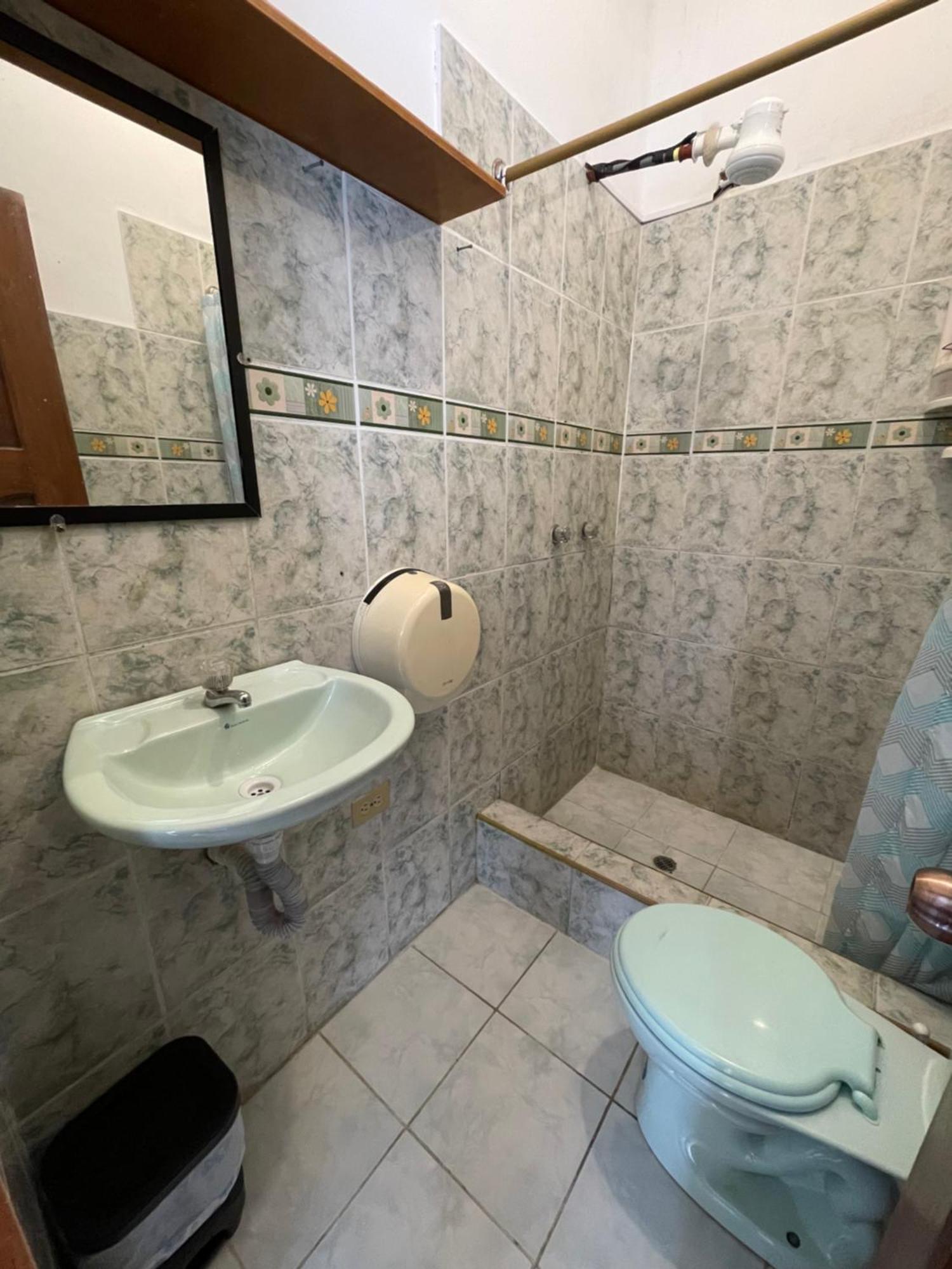 Casa De Huespedes "Darling" Hotel Puerto Baquerizo Moreno Ngoại thất bức ảnh