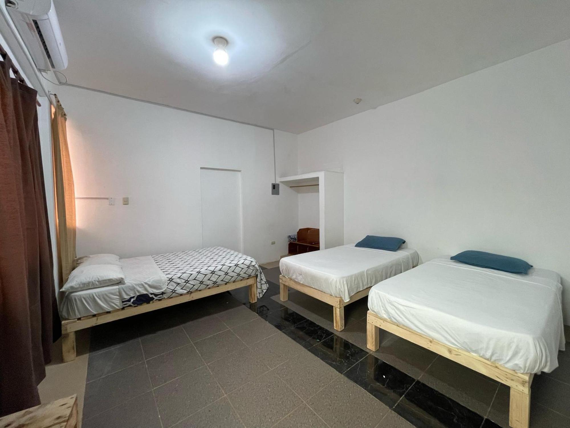 Casa De Huespedes "Darling" Hotel Puerto Baquerizo Moreno Ngoại thất bức ảnh